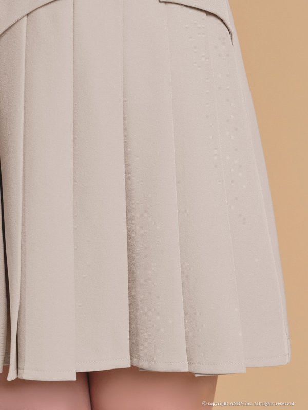 ベージュ モデル：まりん　着用サイズ：Sサイズ