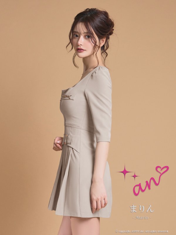 ベージュ モデル：まりん　着用サイズ：Sサイズ