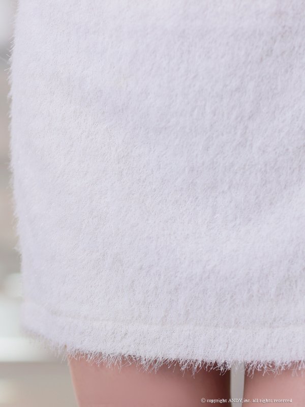 ホワイト　モデル：ももか　身長：156cm　着用サイズ：Sサイズ