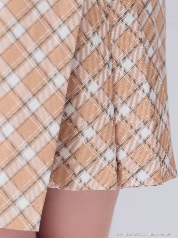 ベージュ モデル：桃園ありさ　着用サイズ：ベージュ