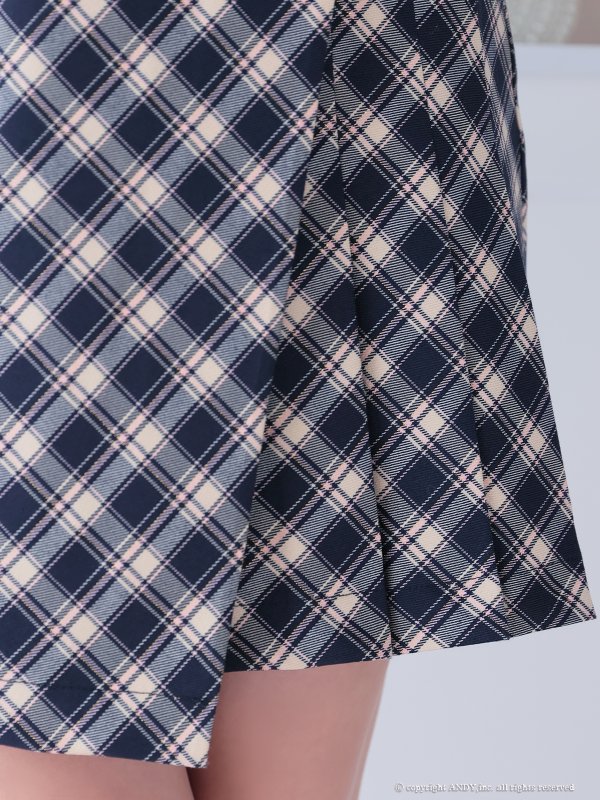 ネイビー モデル：桃園ありさ　着用サイズ：Sサイズ