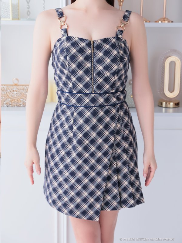 ネイビー モデル：桃園ありさ　着用サイズ：Sサイズ