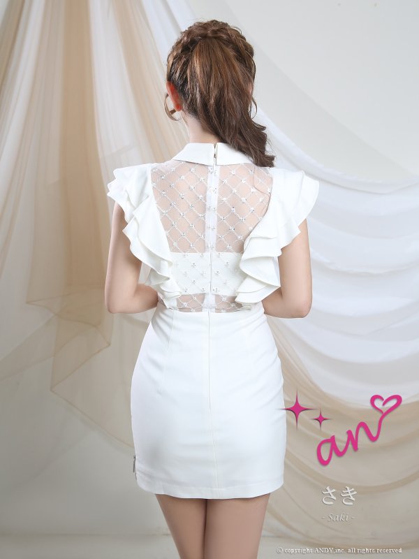 ホワイト モデル：さき　着用サイズ：Sサイズ
