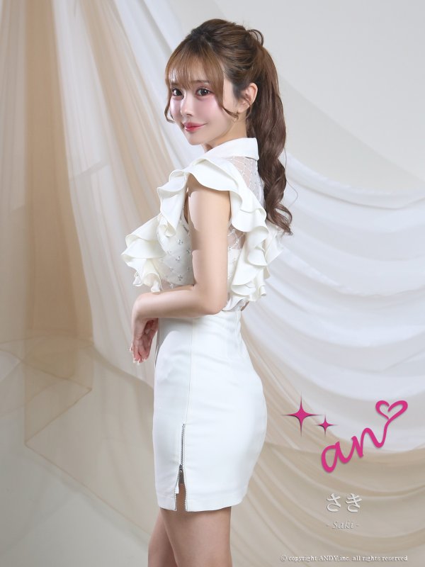 ホワイト モデル：さき　着用サイズ：Sサイズ