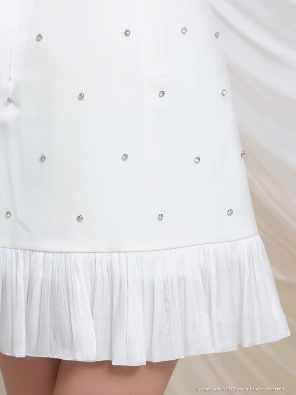 ホワイト　モデル：さき　着用サイズ：Sサイズ