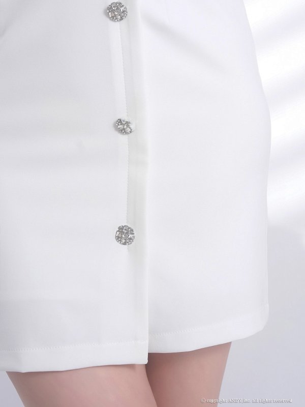 ホワイト　モデル：まりん　身長：164cm　着用サイズ：Sサイズ