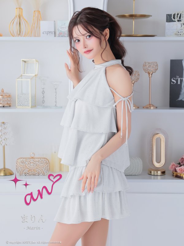 ホワイト　モデル：まりん　着用サイズ：Sサイズ