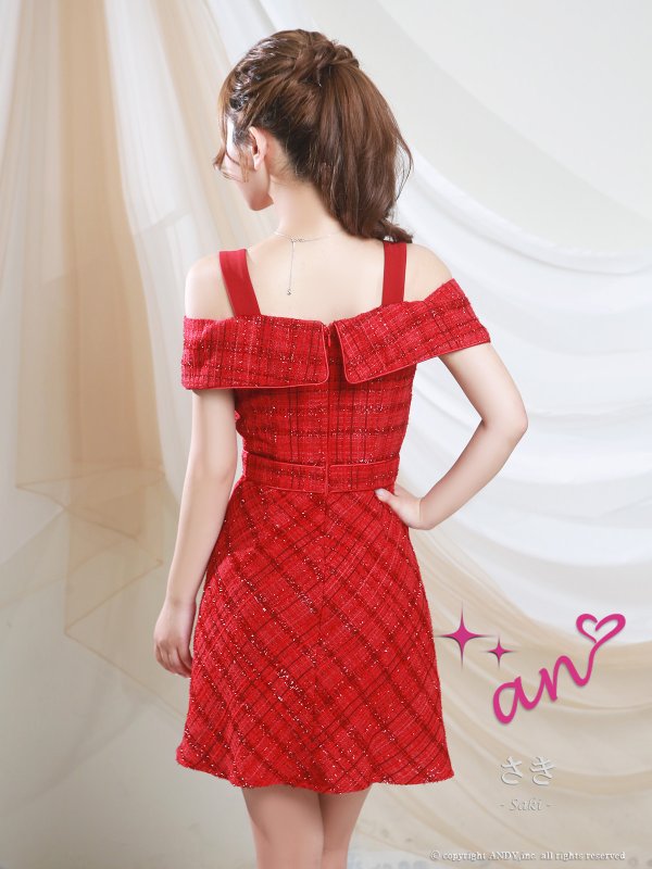 レッド モデル：さき　着用サイズ：Sサイズ