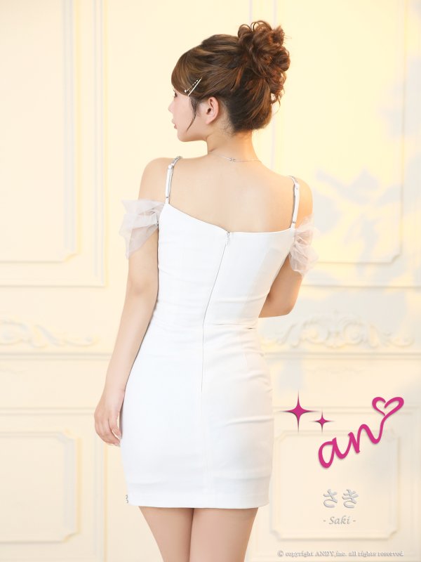 ホワイト モデル：さき　着用サイズ：Sサイズ