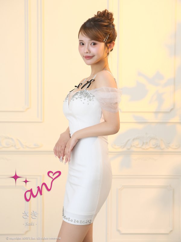 ホワイト モデル：さき　着用サイズ：Sサイズ