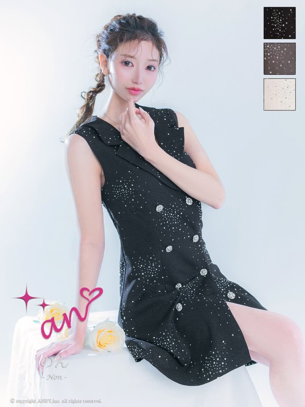 ブラック　モデル：のん　着用サイズ：Sサイズ