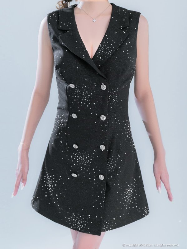 ブラック　モデル：のん　着用サイズ：Sサイズ