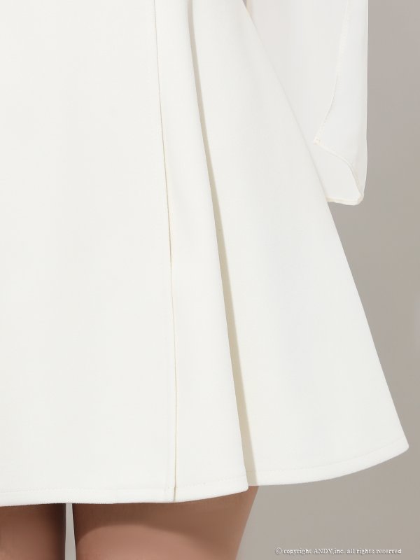 アイボリー　モデル：るりぴ　身長：165cm　着用サイズ：Sサイズ