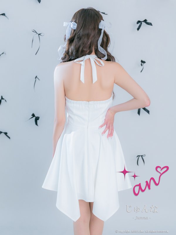 ホワイト　モデル：じゅんな　着用サイズ：Sサイズ