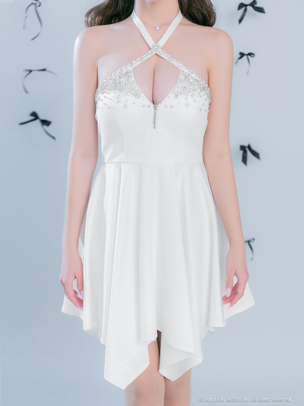 ホワイト　モデル：じゅんな　着用サイズ：Sサイズ