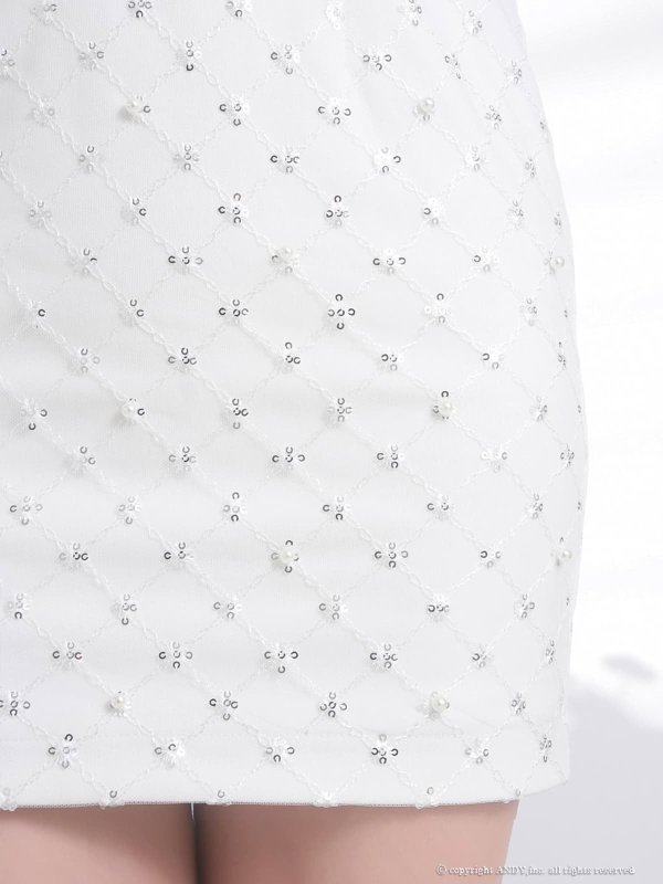 ホワイト　モデル：まりん　身長：171cm　着用サイズ：Sサイズ