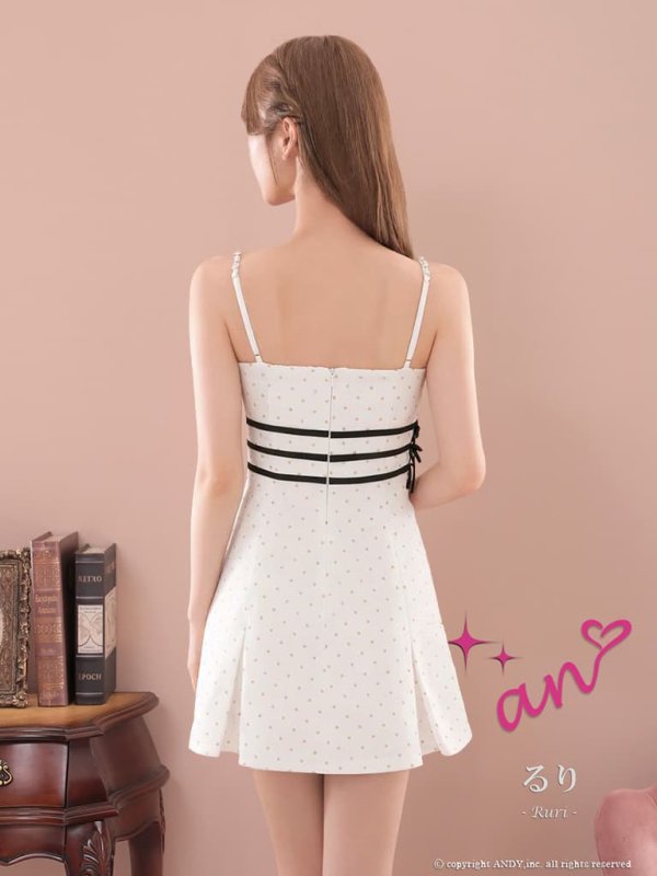 ホワイト　モデル：るりぴ　身長：165cm　着用サイズ：Sサイズ