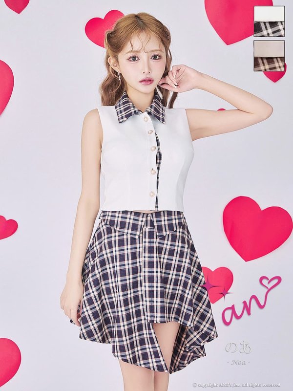 ホワイトxネイビー　モデル：のあ　着用サイズ：Sサイズ