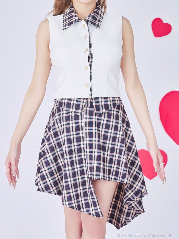 ホワイトxネイビー　モデル：のあ　着用サイズ：Sサイズ