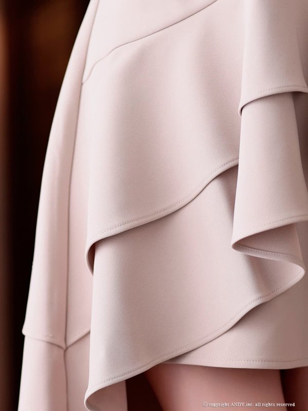 ベージュ　モデル：夏目こころ　身長：163cm　着用サイズ：Sサイズ