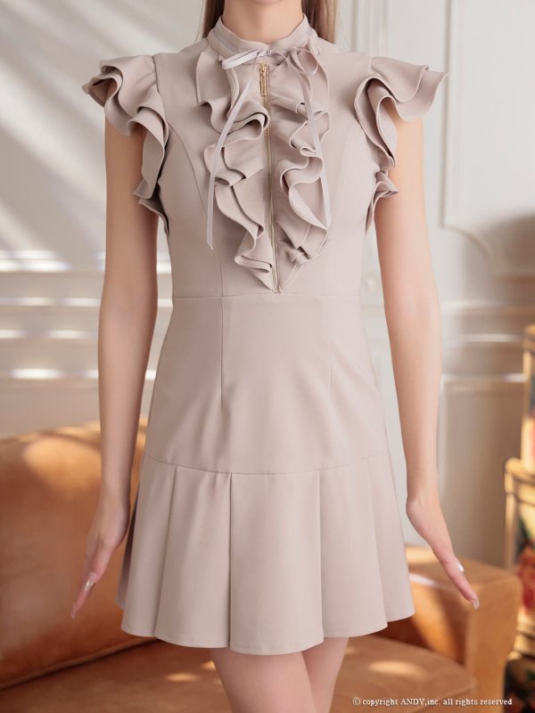 ベージュ　モデル：ゆな　着用サイズ：Sサイズ