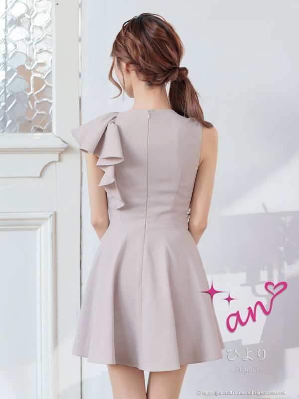 ベージュ モデル：ひより　身長：152cm　着用サイズ：Sサイズ