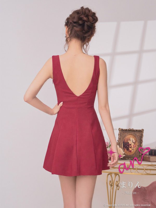 レッド　モデル：まりん　身長：171cm　着用サイズ：Sサイズ