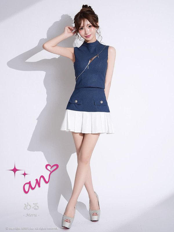 インディゴxホワイト　モデル：める　着用サイズ：Sサイズ