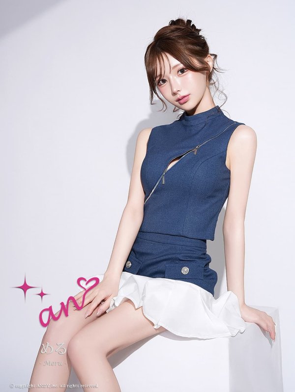 インディゴxホワイト　モデル：める　着用サイズ：Sサイズ