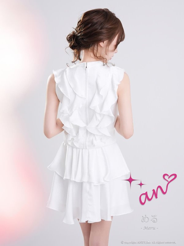 ホワイト　モデル：める　着用サイズ：Sサイズ