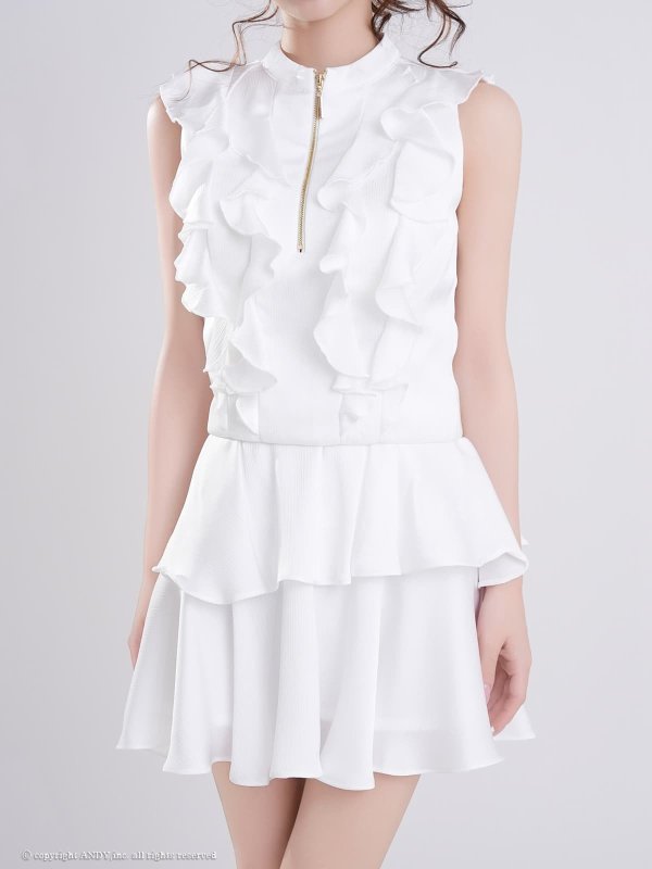 ホワイト　モデル：める　着用サイズ：Sサイズ