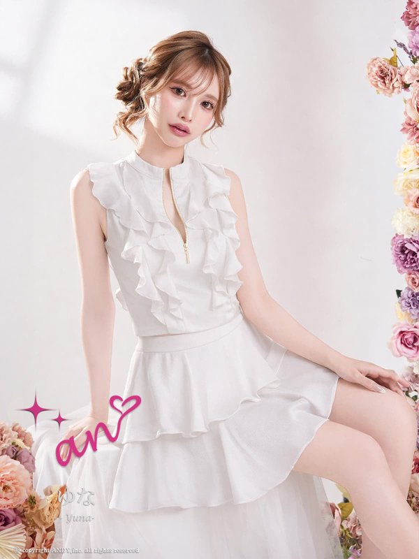 ホワイト　モデル：ゆな　着用サイズ：Sサイズ