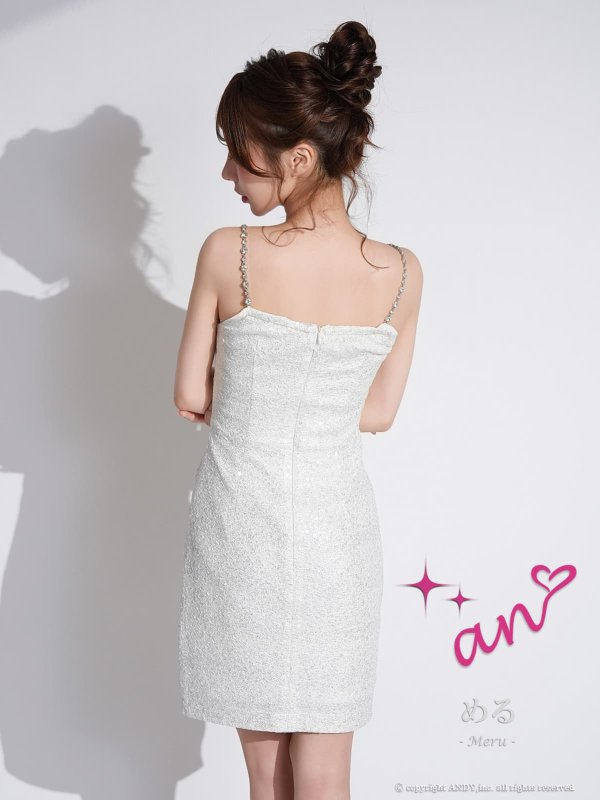 ホワイト　モデル：める　着用サイズ：Sサイズ