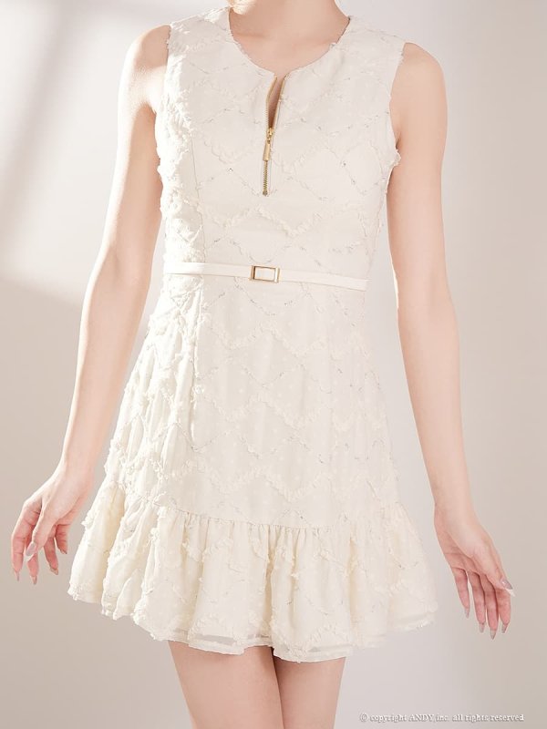 アイボリー　モデル：ゆな　着用サイズ：Sサイズ　