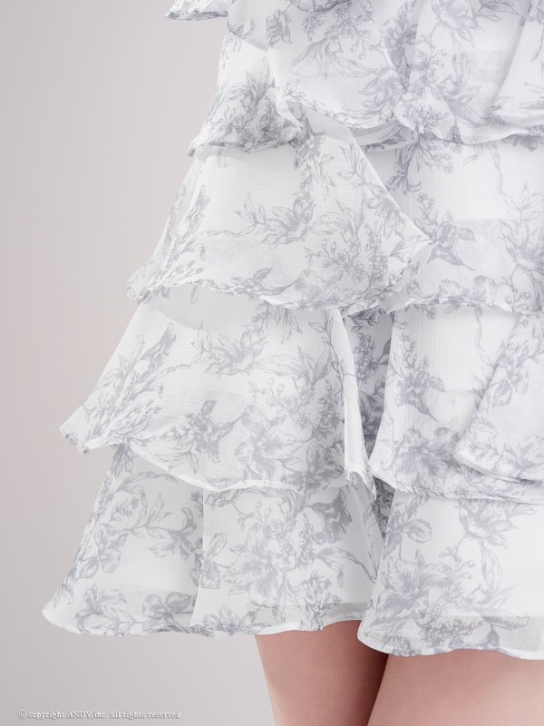 ホワイトxグレー　 モデル：める　着用サイズ：Sサイズ