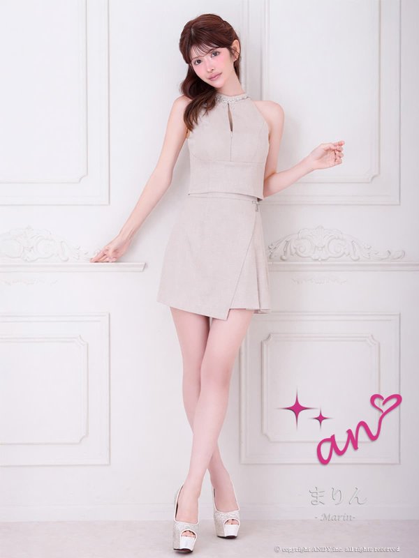 ベージュ　 モデル：まりん　身長：164cm　着用サイズ：Sサイズ