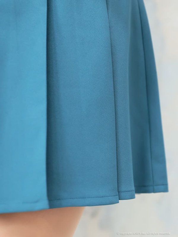 モスグリーン　モデル：如月れい　身長：156cm　着用サイズ：Sサイズ