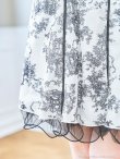 ホワイトxブラック　モデル：みこ　着用サイズ：Sサイズ