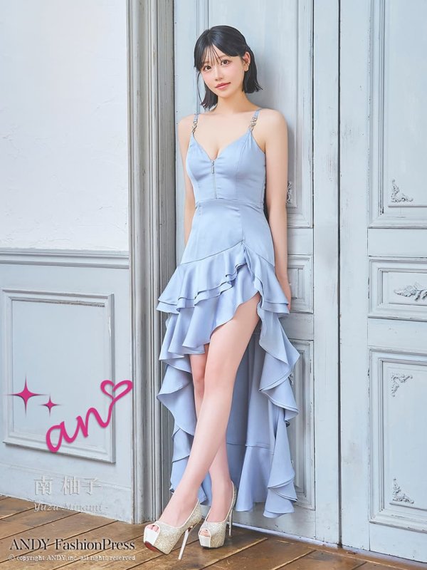 ブルー モデル：南柚子　身長：163cm　着用サイズ：Sサイズ