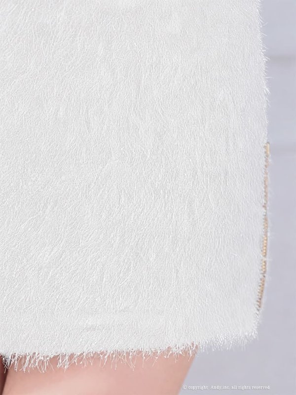 ホワイト　モデル：のあ　着用サイズ：Sサイズ