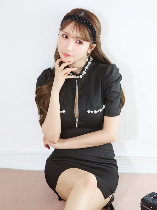 ブラック モデル：三上悠亜　身長：159cm　着用サイズ：Sサイズ