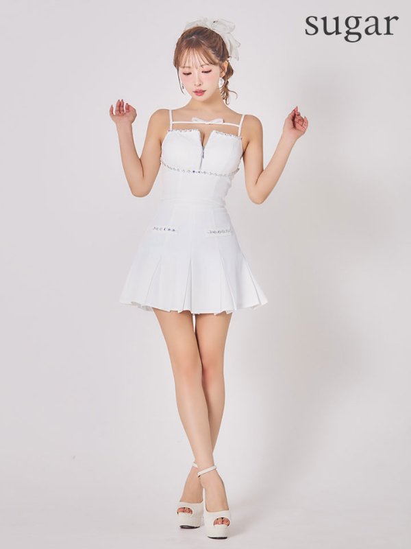 ホワイト モデル：三上悠亜　身長：159cm　着用サイズ：Sサイズ