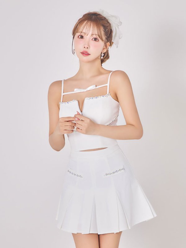 ホワイト モデル：三上悠亜　身長：159cm　着用サイズ：Sサイズ