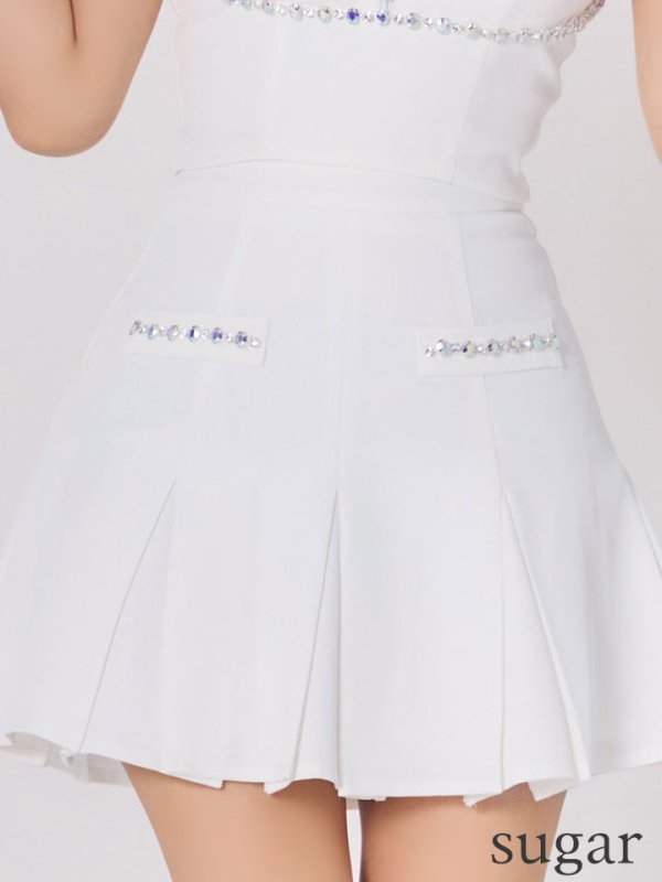 ホワイト モデル：三上悠亜　身長：159cm　着用サイズ：Sサイズ