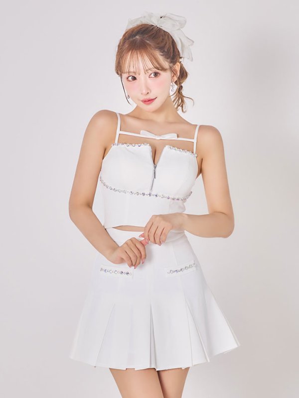 ホワイト モデル：三上悠亜　身長：159cm　着用サイズ：Sサイズ