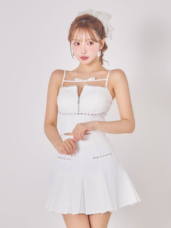 ホワイト モデル：三上悠亜　身長：159cm　着用サイズ：Sサイズ