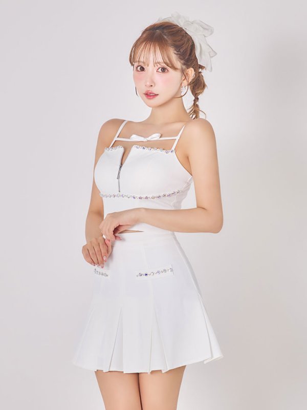 ホワイト モデル：三上悠亜　身長：159cm　着用サイズ：Sサイズ