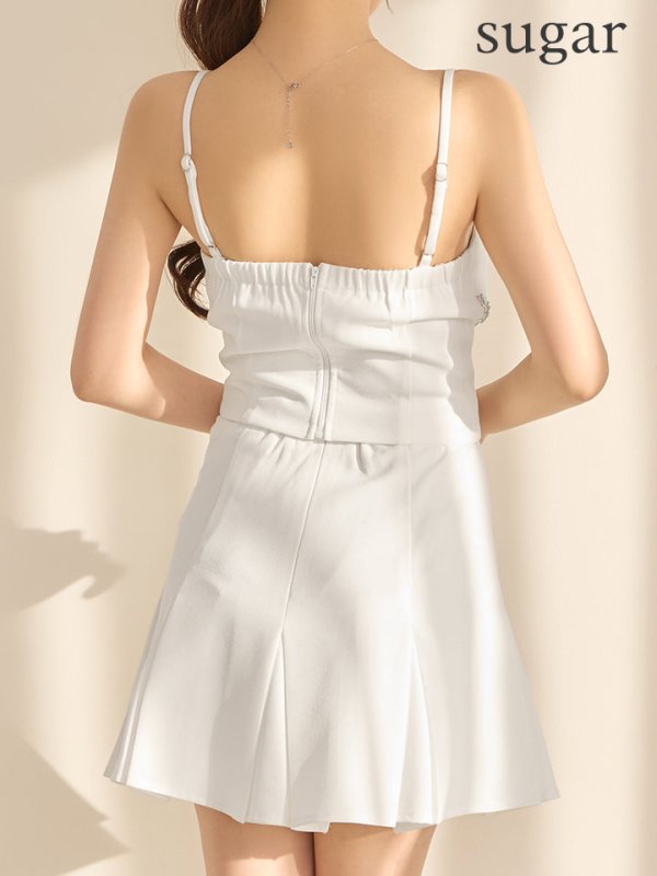 ホワイト モデル：ももか　身長：156cm　着用サイズ：Sサイズ