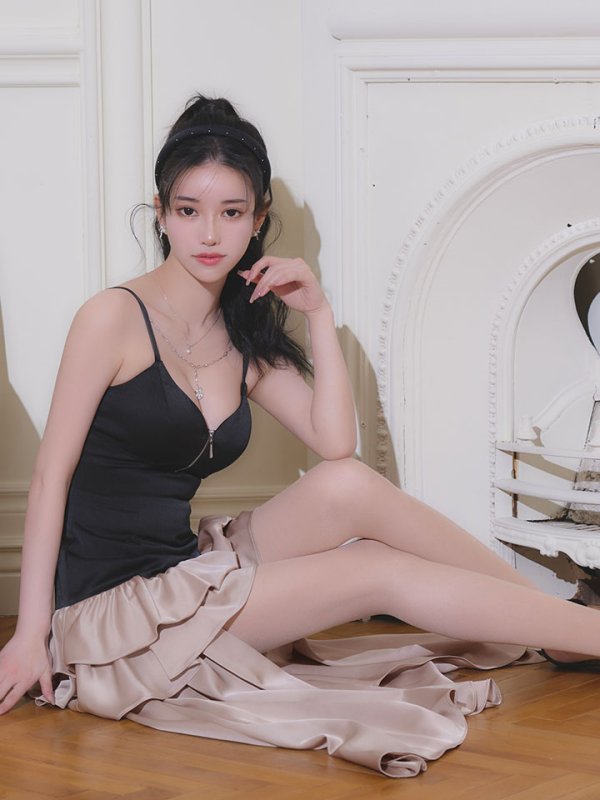 ブラックxピンクベージュ　モデル：ゆりお　身長：165cm　着用サイズ：Sサイズ