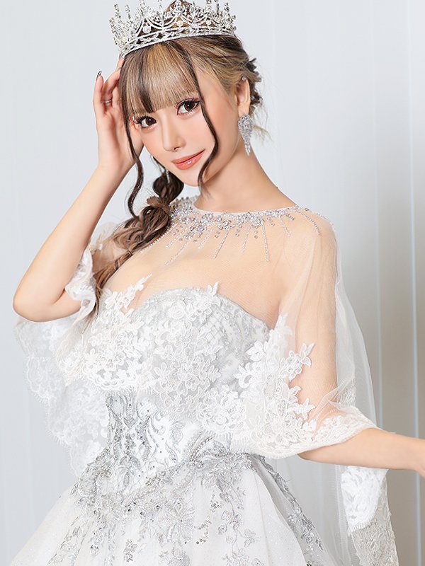 ホワイト　モデル：葉月芽生　身長：157cm　着用サイズ：Fサイズ